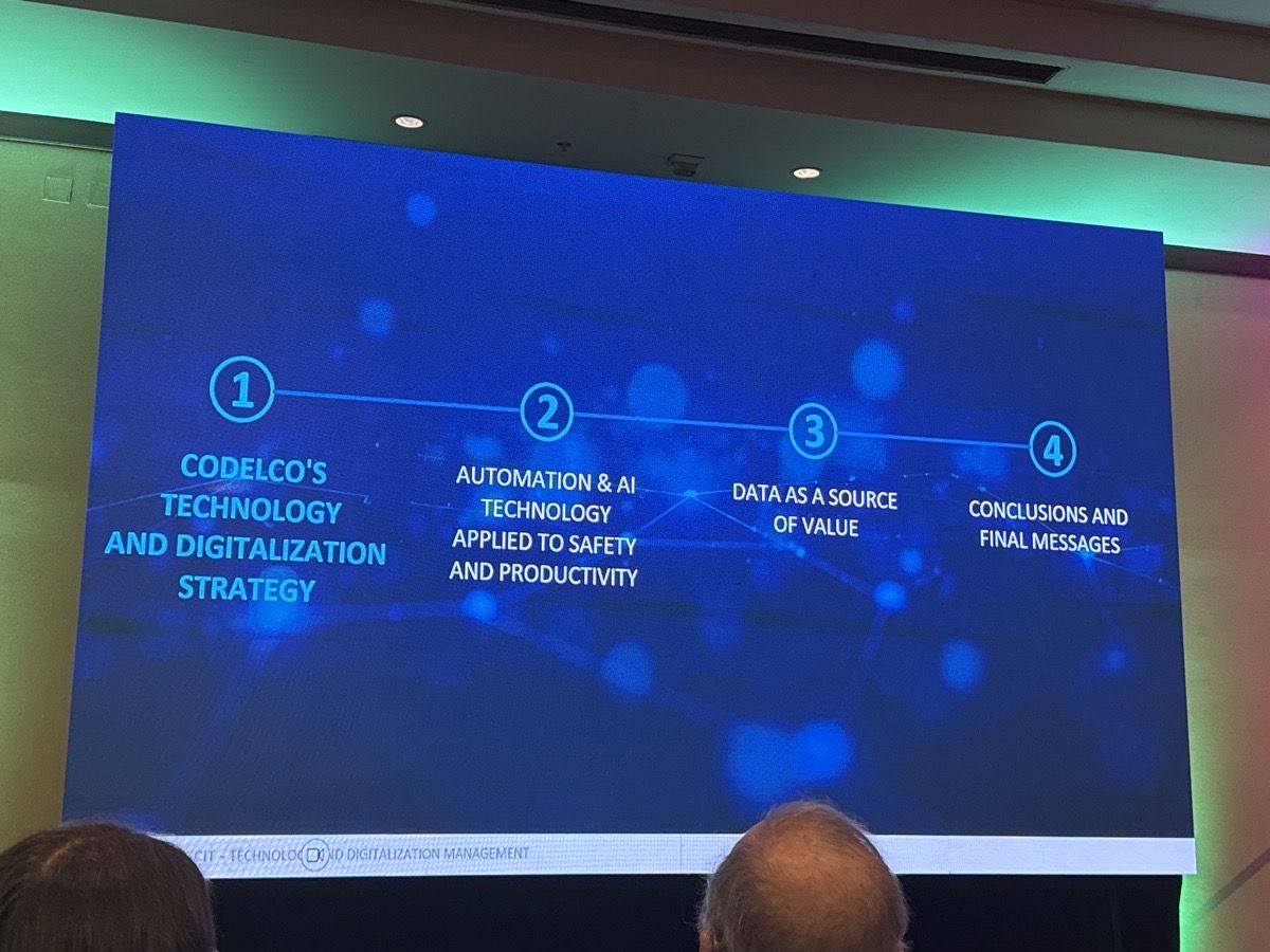 Agenda de la ponencia: (1) estrategia de tecnología y digitalización, (2) automatización e IA aplicadas a seguridad y productividad, (3) datos como fuente de valor, (4) conclusiones.